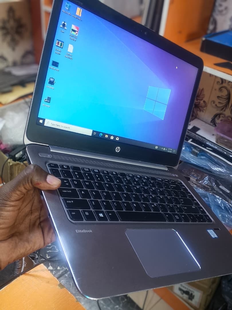 HP 1040 G3 Laptop: